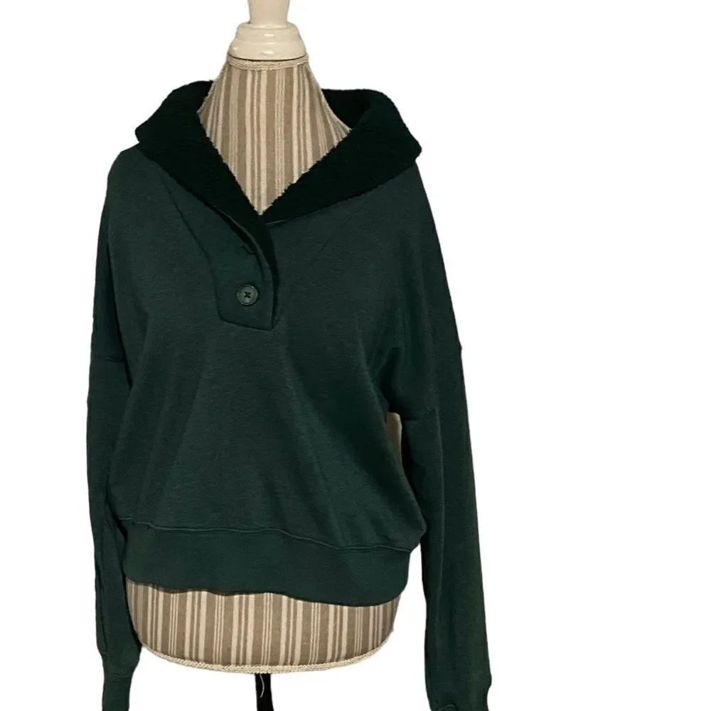 American Eagle sweater excellent cknditin beautiful top perfect condition